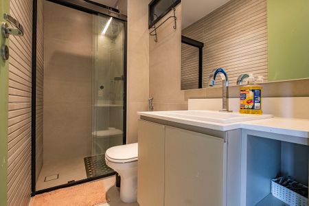 Banheiro de kitnet/studio para alugar com 1 quarto, 35m² em Sumarezinho, São Paulo