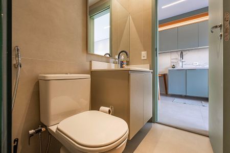 Banheiro de kitnet/studio para alugar com 1 quarto, 35m² em Sumarezinho, São Paulo