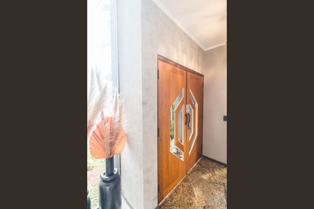 Casa de condomínio à venda com 570m², 3 quartos e 4 vagas Casa de condomínio à venda com 570m², 3 quartos e 4 vagasEntrada