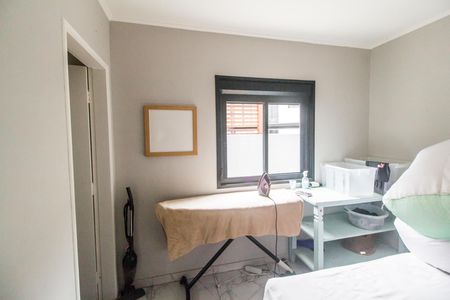 Casa de condomínio à venda com 570m², 3 quartos e 4 vagas Casa de condomínio à venda com 570m², 3 quartos e 4 vagasQuarto de Serviço