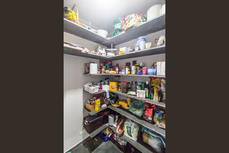 Casa de condomínio à venda com 570m², 3 quartos e 4 vagas Casa de condomínio à venda com 570m², 3 quartos e 4 vagasDespensa
