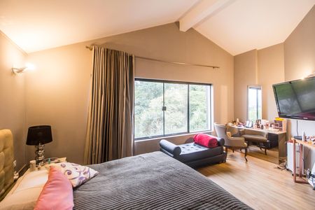 Casa de condomínio à venda com 570m², 3 quartos e 4 vagas Casa de condomínio à venda com 570m², 3 quartos e 4 vagasSuíte master
