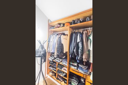 Casa de condomínio à venda com 570m², 3 quartos e 4 vagas Casa de condomínio à venda com 570m², 3 quartos e 4 vagasCloset da suíte