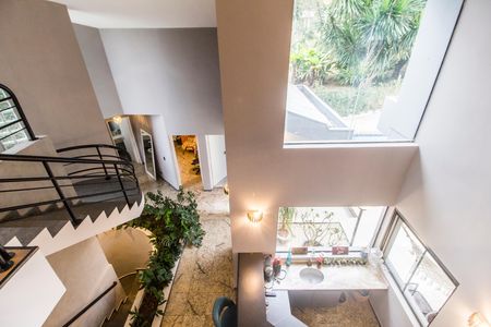 Casa de condomínio à venda com 570m², 3 quartos e 4 vagas Casa de condomínio à venda com 570m², 3 quartos e 4 vagasVista