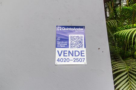 Casa de condomínio à venda com 570m², 3 quartos e 4 vagas Casa de condomínio à venda com 570m², 3 quartos e 4 vagasVista da Rua
