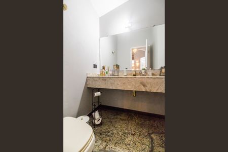 Casa de condomínio à venda com 570m², 3 quartos e 4 vagas Casa de condomínio à venda com 570m², 3 quartos e 4 vagasLavabo