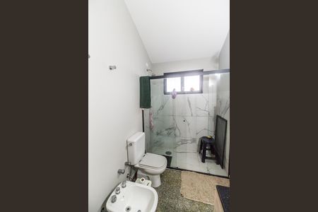 Casa de condomínio à venda com 570m², 3 quartos e 4 vagas Casa de condomínio à venda com 570m², 3 quartos e 4 vagasBanheiro
