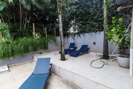 Casa de condomínio à venda com 570m², 3 quartos e 4 vagas Casa de condomínio à venda com 570m², 3 quartos e 4 vagasPiscina