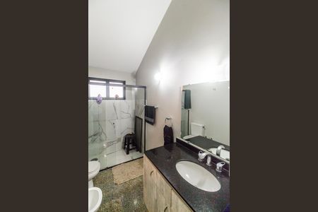 Casa de condomínio à venda com 570m², 3 quartos e 4 vagas Casa de condomínio à venda com 570m², 3 quartos e 4 vagasBanheiro