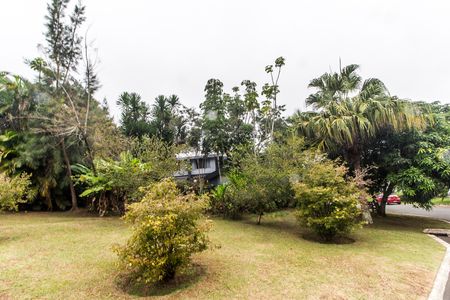 Casa de condomínio à venda com 570m², 3 quartos e 4 vagas Casa de condomínio à venda com 570m², 3 quartos e 4 vagasVista da Rua
