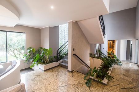 Sala de casa de condomínio à venda com 3 quartos, 570m² em Residencial Dez (alphaville), Santana de Parnaíba