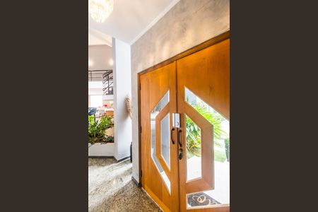 Casa de condomínio à venda com 570m², 3 quartos e 4 vagas Casa de condomínio à venda com 570m², 3 quartos e 4 vagasEntrada