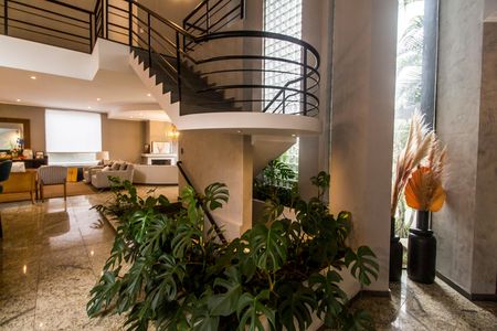 Casa de condomínio à venda com 570m², 3 quartos e 4 vagas Casa de condomínio à venda com 570m², 3 quartos e 4 vagasEntrada