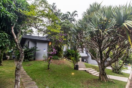Casa de condomínio à venda com 570m², 3 quartos e 4 vagas Casa de condomínio à venda com 570m², 3 quartos e 4 vagasVista da Rua