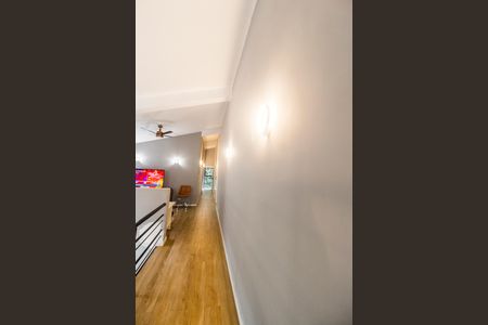 Casa de condomínio à venda com 570m², 3 quartos e 4 vagas Casa de condomínio à venda com 570m², 3 quartos e 4 vagasCorredor