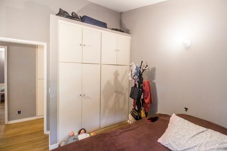 Casa de condomínio à venda com 570m², 3 quartos e 4 vagas Casa de condomínio à venda com 570m², 3 quartos e 4 vagasQuarto