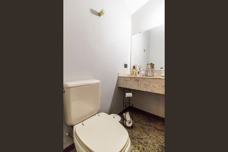 Casa de condomínio à venda com 570m², 3 quartos e 4 vagas Casa de condomínio à venda com 570m², 3 quartos e 4 vagasLavabo