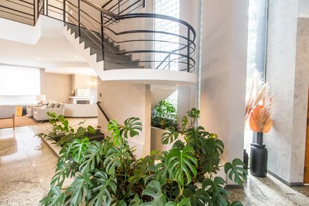 Casa de condomínio à venda com 570m², 3 quartos e 4 vagas Casa de condomínio à venda com 570m², 3 quartos e 4 vagasSala
