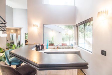 Sala de casa de condomínio à venda com 3 quartos, 570m² em Residencial Dez (alphaville), Santana de Parnaíba