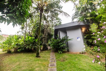 Casa de condomínio à venda com 570m², 3 quartos e 4 vagas Casa de condomínio à venda com 570m², 3 quartos e 4 vagasVista da Rua
