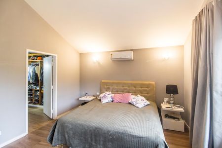 Casa de condomínio à venda com 570m², 3 quartos e 4 vagas Casa de condomínio à venda com 570m², 3 quartos e 4 vagasSuíte master