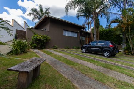 Casa de condomínio para alugar com 298m², 4 quartos e 1 vaga Casa de condomínio para alugar com 298m², 4 quartos e 1 vagaFachada