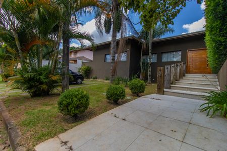 Casa de condomínio para alugar com 298m², 4 quartos e 1 vaga Casa de condomínio para alugar com 298m², 4 quartos e 1 vagaFachada