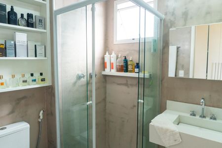 Apartamento à venda com 81m², 2 quartos e 2 vagas Apartamento à venda com 81m², 2 quartos e 2 vagasBanheiro da Suíte