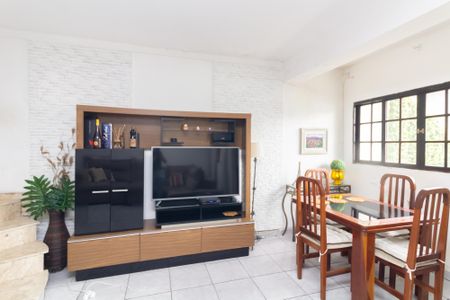 Casa para alugar com 130m², 4 quartos e 3 vagas Casa para alugar com 130m², 4 quartos e 3 vagasSala