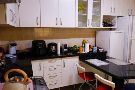 Casa à venda com 195m², 3 quartos e 2 vagasCozinha