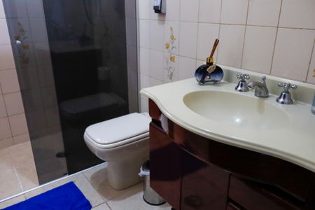 Casa à venda com 195m², 3 quartos e 2 vagasBanheiro