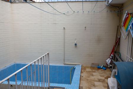 Casa à venda com 195m², 3 quartos e 2 vagasPiscina