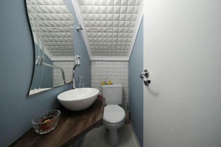 Casa de condomínio à venda com 105m², 2 quartos e 2 vagasLavabo