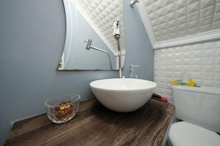 Casa de condomínio à venda com 105m², 2 quartos e 2 vagasLavabo