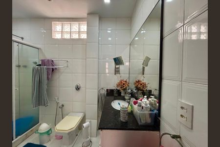 Apartamento à venda com 75m², 2 quartos e 1 vagaBanheiro social