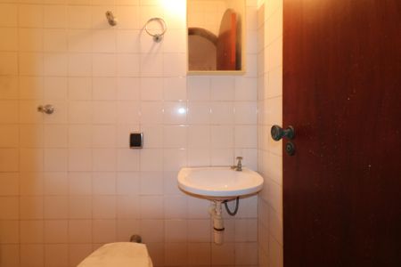 Casa à venda com 150m², 3 quartos e 2 vagasBanheiro da Área de Serviço