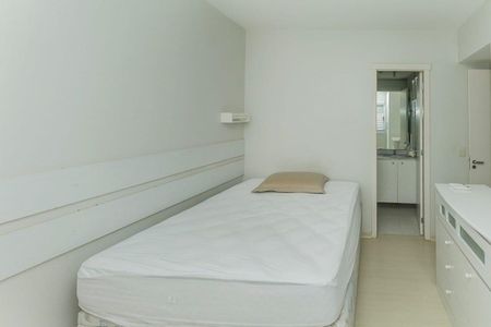 Quarto 2 de apartamento para alugar com 2 quartos, 66m² em Santo Antônio, Porto Alegre