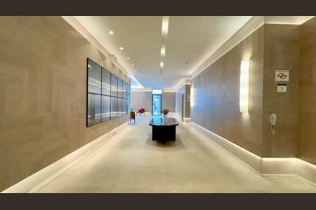Apartamento à venda com 156m², 3 quartos e 3 vagas Apartamento à venda com 156m², 3 quartos e 3 vagasHall de entrada