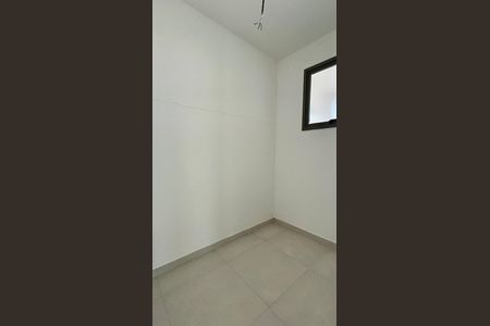 Apartamento à venda com 156m², 3 quartos e 3 vagas Apartamento à venda com 156m², 3 quartos e 3 vagasQuarto de Serviço