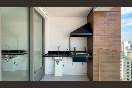 Apartamento à venda com 156m², 3 quartos e 3 vagas Apartamento à venda com 156m², 3 quartos e 3 vagasVaranda