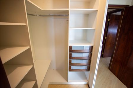 Apartamento para alugar com 260m², 4 quartos e 2 vagas Apartamento para alugar com 260m², 4 quartos e 2 vagasCloset do quarto 1