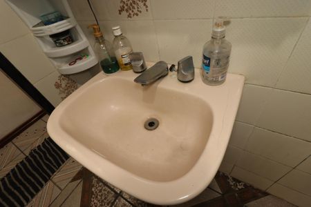 Casa à venda com 250m², 3 quartos e 2 vagasBanheiro Social - Pia