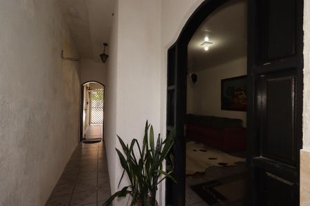 Casa à venda com 250m², 3 quartos e 2 vagasCorredor externo