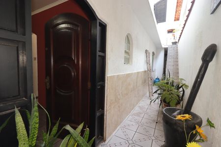 Casa à venda com 250m², 3 quartos e 2 vagasCorredor externo