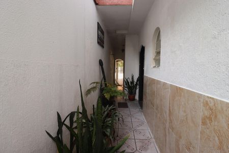 Casa à venda com 250m², 3 quartos e 2 vagasCorredor externo