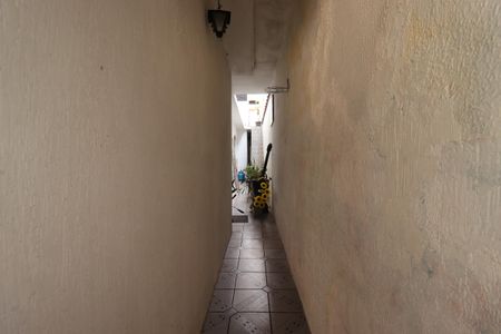 Casa à venda com 250m², 3 quartos e 2 vagasCorredor externo