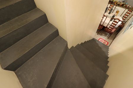 Casa à venda com 250m², 3 quartos e 2 vagasEscada