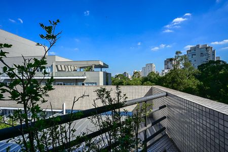 Apartamento para alugar com 232m², 4 quartos e 4 vagasVista da Suíte 1