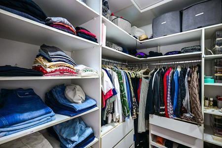 Apartamento para alugar com 232m², 4 quartos e 4 vagasArmário da Suíte 1