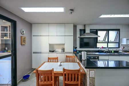Apartamento para alugar com 232m², 4 quartos e 4 vagasCozinha